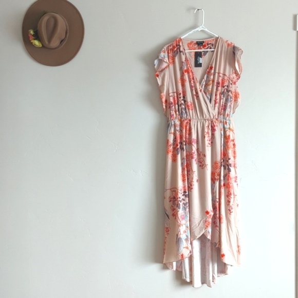 🆕🌿CITY CHIC FLORAL DRESS🌿 - Picture 5 of 13